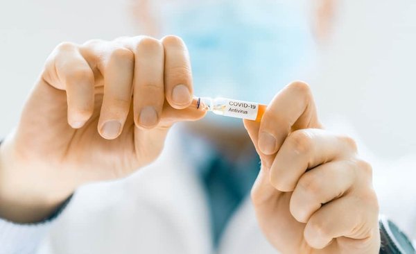 Comment les exercices de renforcement musculaire peuvent-ils aider à prévenir l'ostéoporose chez les femmes ménopausées ?