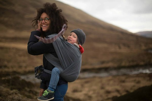 Guide d'achat : comment choisir la meilleure écharpe de portage pour votre enfant ?